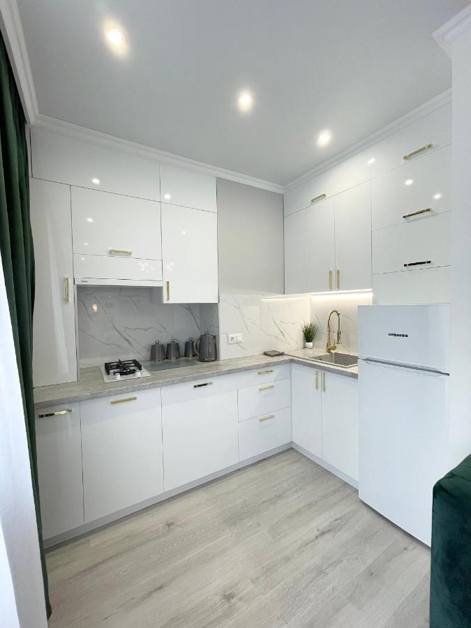 Luxury Emerald Apartments Irpín Exterior foto